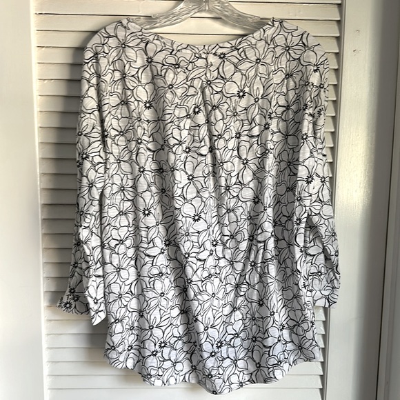 T by Talbot’s Supersoft Jersey Tie-Cuff Tee - Graphic Blloms, EUC, Size M - Picture 4 of 10